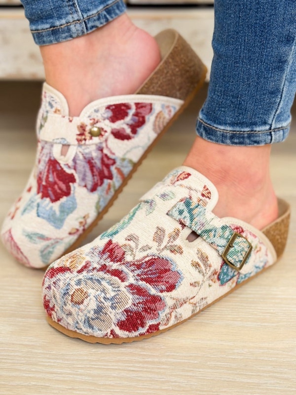 MIA Qwest Mule Shoes - Beige Taupe
SIZE 8.